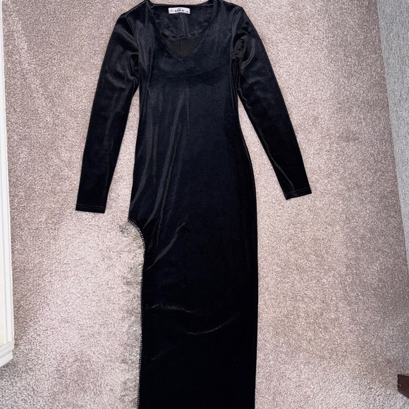 Elegant Velvet Black Long Sleeve Dress asymmetrical hem - Picture 4 of 8